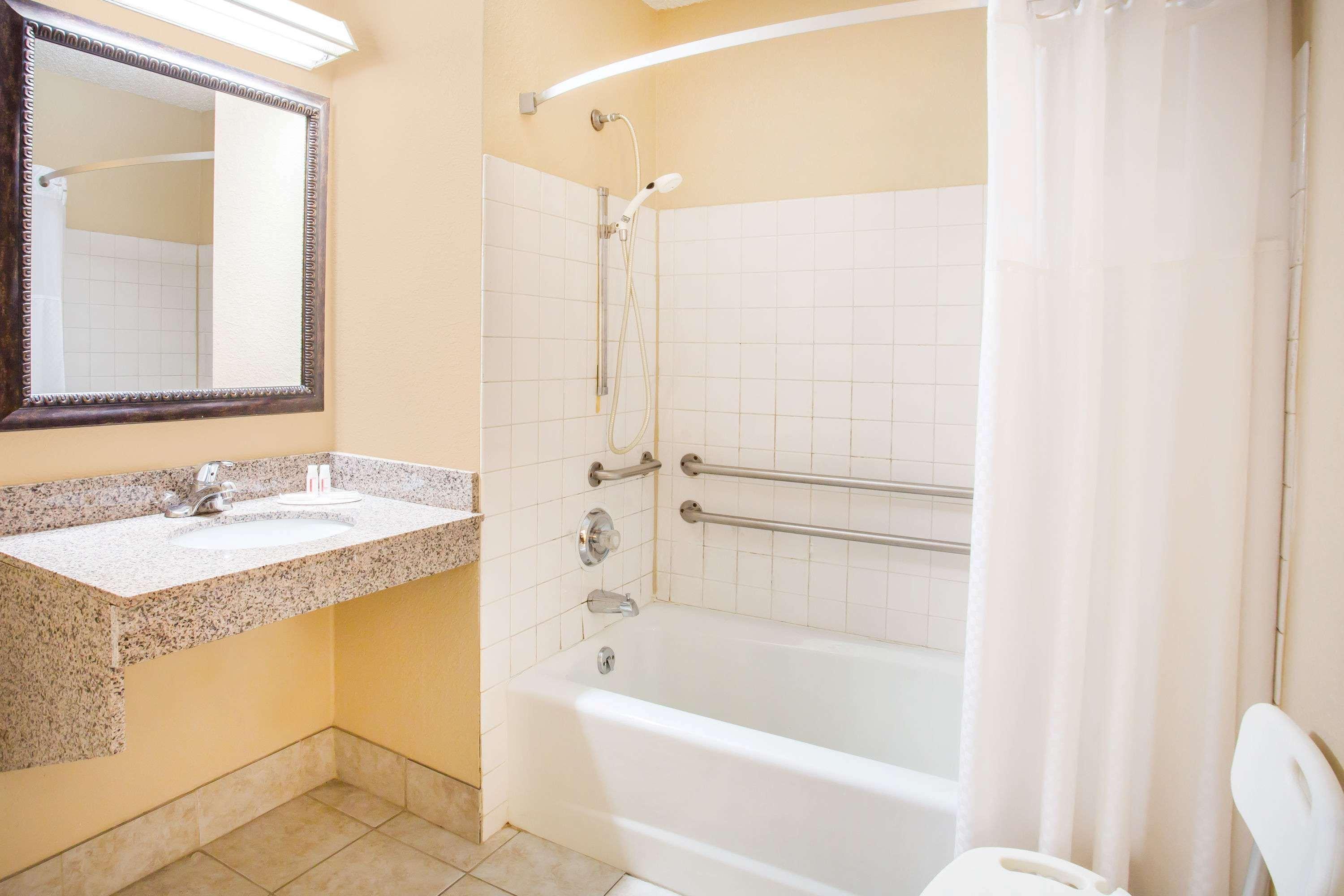 Motel Super 8 By Wyndham Harrisonburg Esterno foto