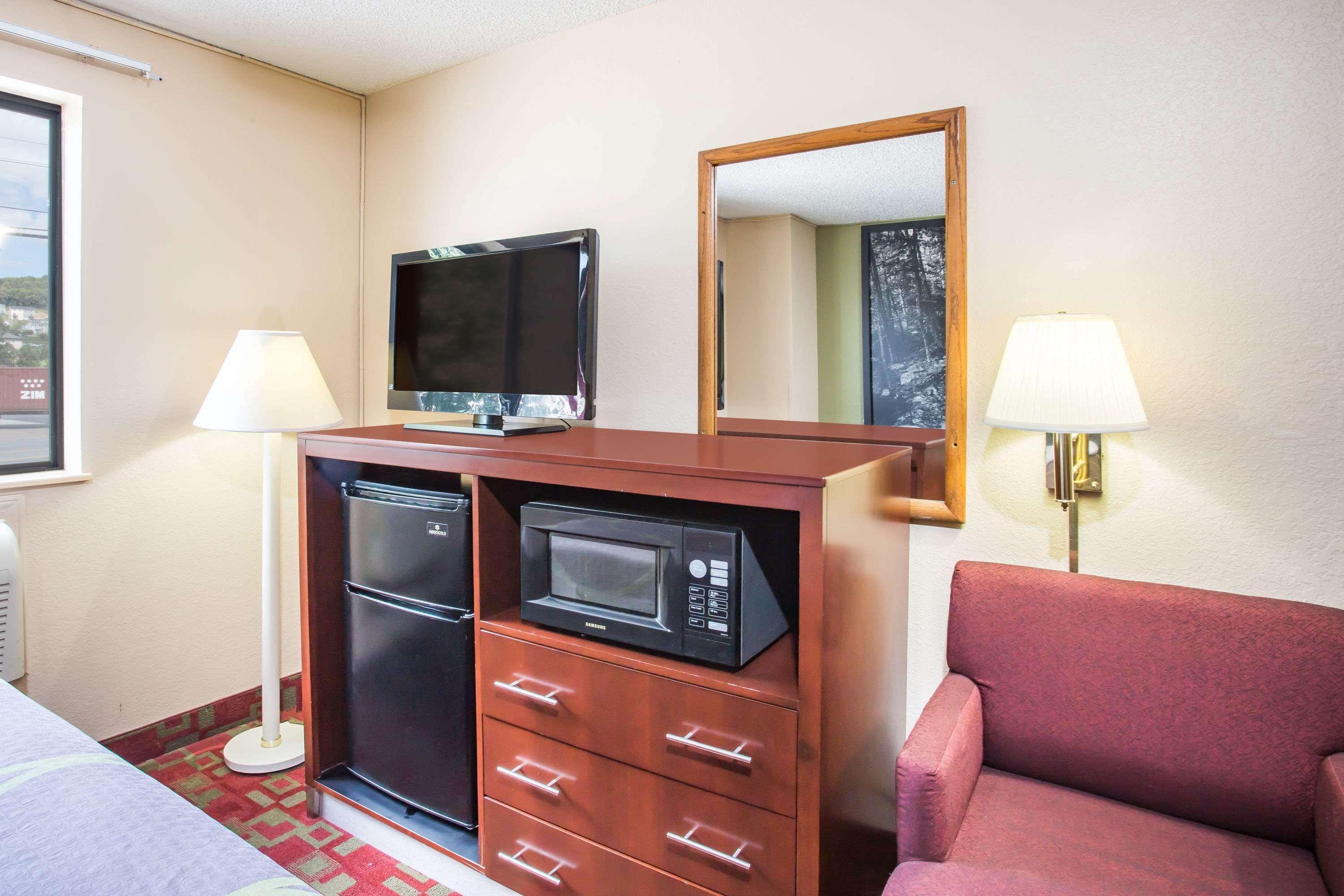 Motel Super 8 By Wyndham Harrisonburg Esterno foto